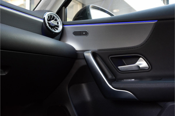 Mercedes-Benz A-Klasse 180 Business Solution AMG Ambient Cruise Navigatie Camera Sportstoelen Leer LED 19" LMV