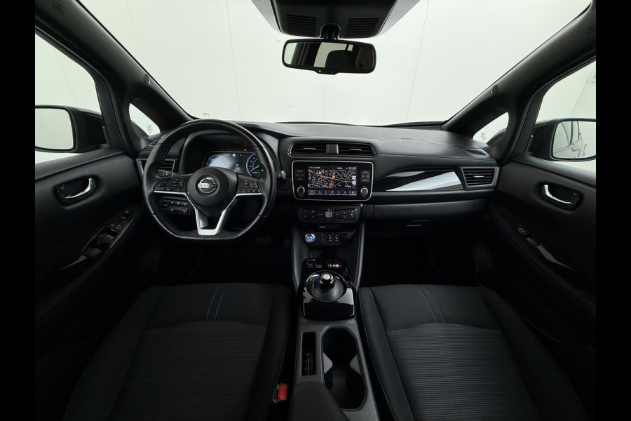 Nissan Leaf N-Connecta 40kWh Navi Ecc 360°Camera Adap.Cruise Pdc Keyless Blindspot Apple Carplay Android Auto Lmv 17" Stoel+Stuurverwarming DAB Bluetooth Lmv Privacyglas 1e Eigenaar Origineel Nederlandse Auto