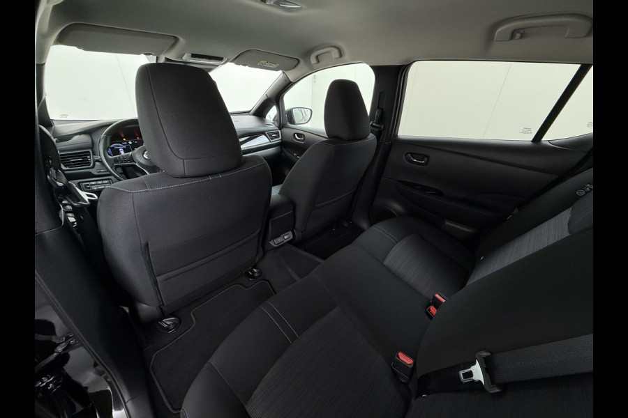 Nissan Leaf N-Connecta 40kWh Navi Ecc 360°Camera Adap.Cruise Pdc Keyless Blindspot Apple Carplay Android Auto Lmv 17" Stoel+Stuurverwarming DAB Bluetooth Lmv Privacyglas 1e Eigenaar Origineel Nederlandse Auto