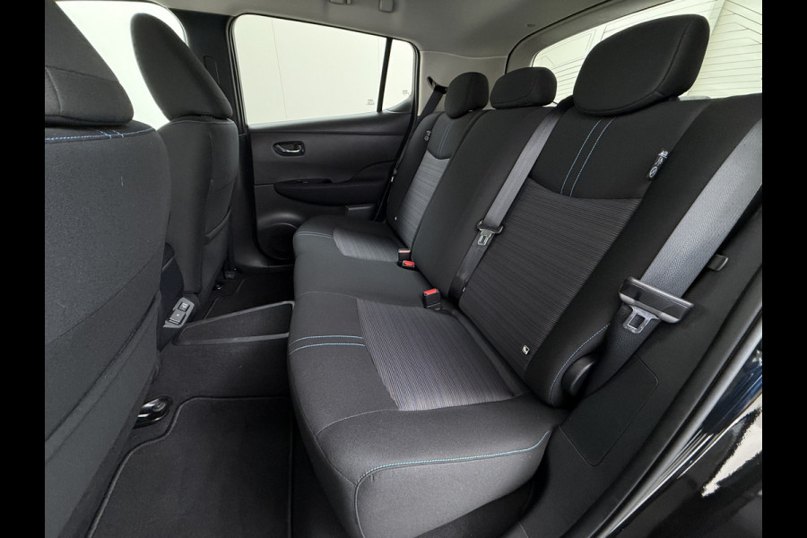 Nissan Leaf N-Connecta 40kWh Navi Ecc 360°Camera Adap.Cruise Pdc Keyless Blindspot Apple Carplay Android Auto Lmv 17" Stoel+Stuurverwarming DAB Bluetooth Lmv Privacyglas 1e Eigenaar Origineel Nederlandse Auto