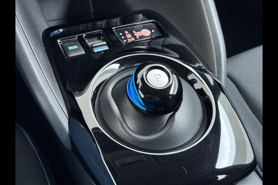 Nissan Leaf N-Connecta 40kWh Navi Ecc 360°Camera Adap.Cruise Pdc Keyless Blindspot Apple Carplay Android Auto Lmv 17" Stoel+Stuurverwarming DAB Bluetooth Lmv Privacyglas 1e Eigenaar Origineel Nederlandse Auto
