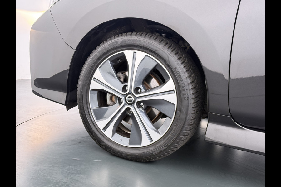 Nissan Leaf N-Connecta 40kWh Navi Ecc 360°Camera Adap.Cruise Pdc Keyless Blindspot Apple Carplay Android Auto Lmv 17" Stoel+Stuurverwarming DAB Bluetooth Lmv Privacyglas 1e Eigenaar Origineel Nederlandse Auto