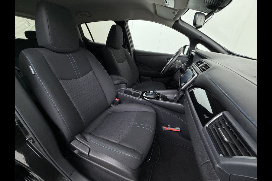 Nissan Leaf N-Connecta 40kWh Navi Ecc 360°Camera Adap.Cruise Pdc Keyless Blindspot Apple Carplay Android Auto Lmv 17" Stoel+Stuurverwarming DAB Bluetooth Lmv Privacyglas 1e Eigenaar Origineel Nederlandse Auto