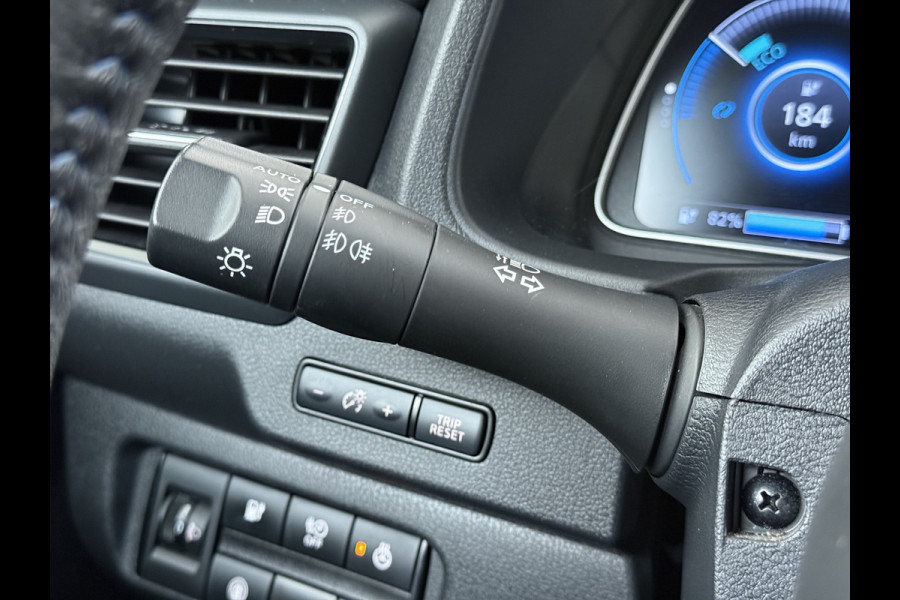 Nissan Leaf N-Connecta 40kWh Navi Ecc 360°Camera Adap.Cruise Pdc Keyless Blindspot Apple Carplay Android Auto Lmv 17" Stoel+Stuurverwarming DAB Bluetooth Lmv Privacyglas 1e Eigenaar Origineel Nederlandse Auto
