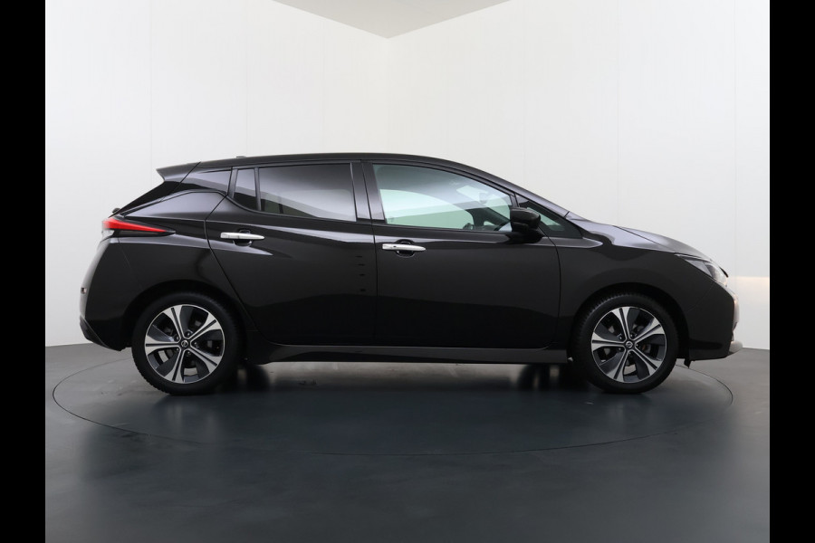Nissan Leaf N-Connecta 40kWh Navi Ecc 360°Camera Adap.Cruise Pdc Keyless Blindspot Apple Carplay Android Auto Lmv 17" Stoel+Stuurverwarming DAB Bluetooth Lmv Privacyglas 1e Eigenaar Origineel Nederlandse Auto