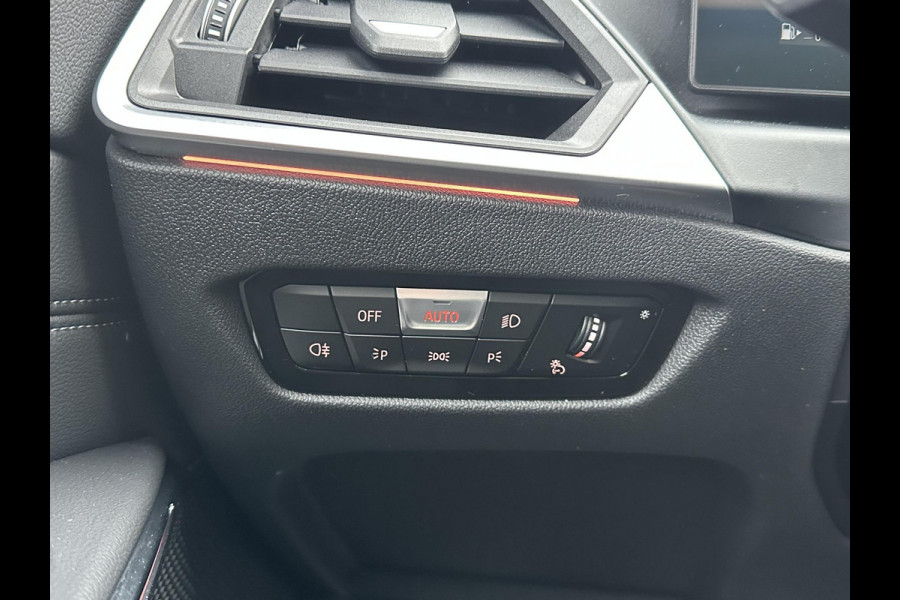 BMW 3 Serie Touring 320e M-SPORT | FACELIFT| PANO|1.STE EIGENAAR, DEALER OH. | LEER | ELEK. TREKHAAK| FABRIEKSGARANTIE T/M 08 2027| LEER| STOELVERWARMING| 19 INCH! SUPER COMPLEET!