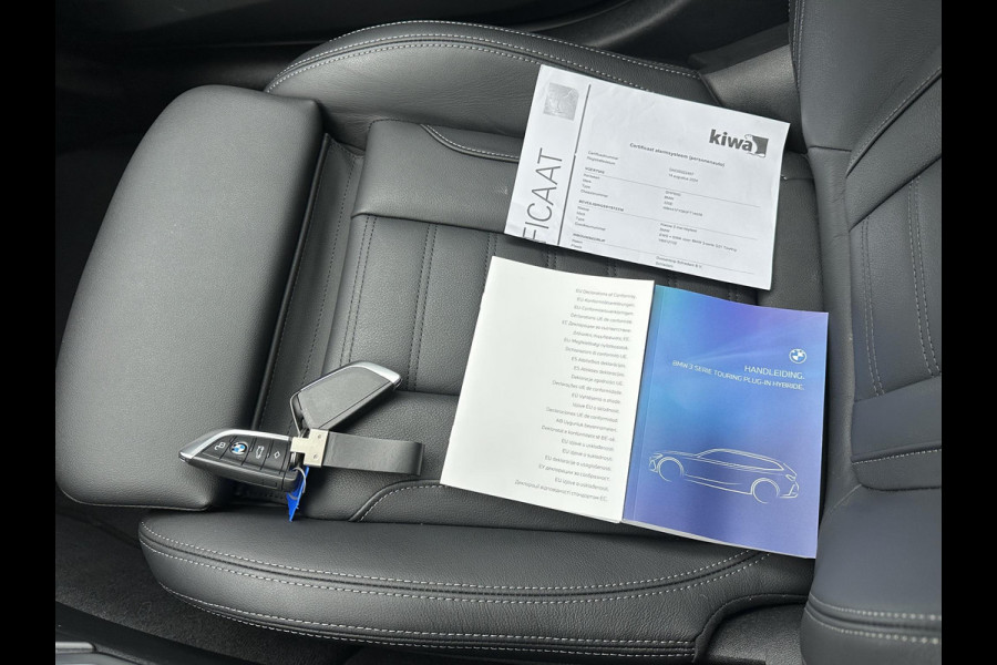 BMW 3 Serie Touring 320e M-SPORT | FACELIFT| PANO|1.STE EIGENAAR, DEALER OH. | LEER | ELEK. TREKHAAK| FABRIEKSGARANTIE T/M 08 2027| LEER| STOELVERWARMING| 19 INCH! SUPER COMPLEET!