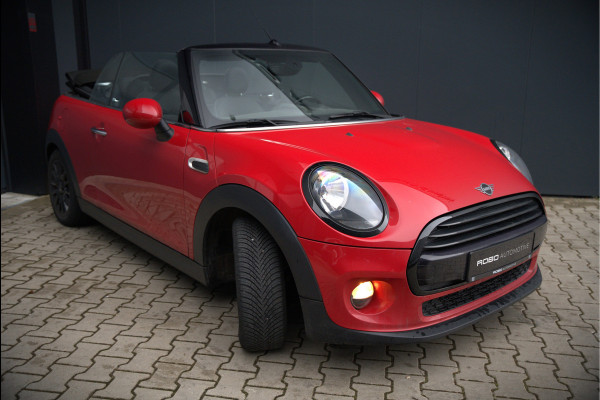MINI Cabrio 1.5 Cooper Chili | Stoelverwarming | Cruise Control | Navigatie | Parkeersensoren | Keyless | Climate Control | Black Pack | Dealer Onderhouden |