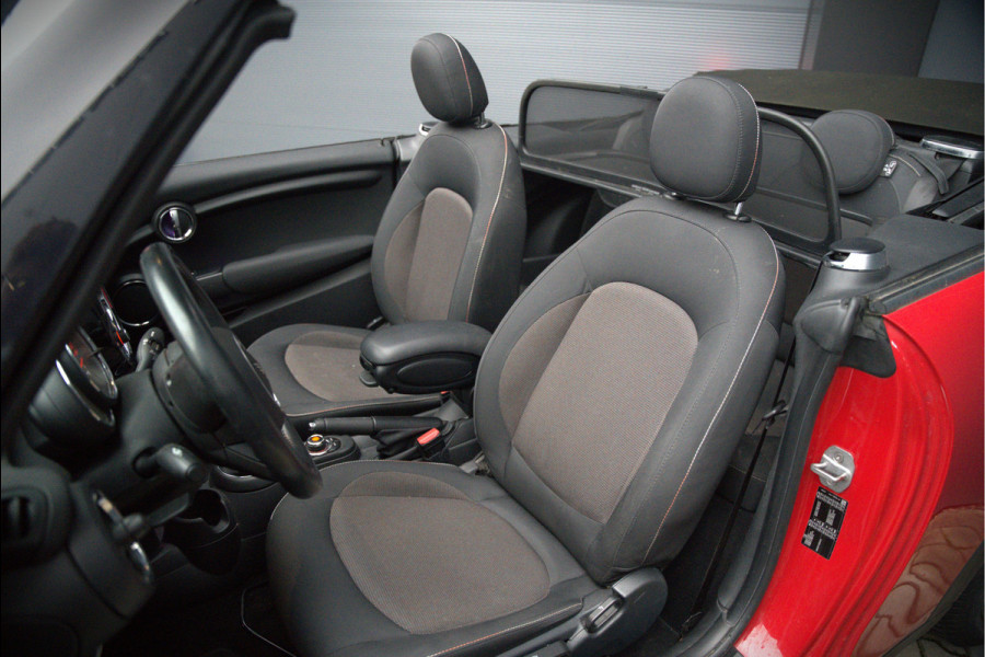 MINI Cabrio 1.5 Cooper Chili | Stoelverwarming | Cruise Control | Navigatie | Parkeersensoren | Keyless | Climate Control | Black Pack | Dealer Onderhouden |