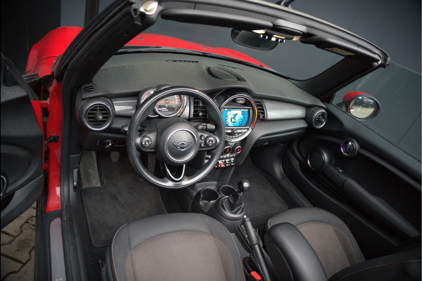 MINI Cabrio 1.5 Cooper Chili | Stoelverwarming | Cruise Control | Navigatie | Parkeersensoren | Keyless | Climate Control | Black Pack | Dealer Onderhouden |