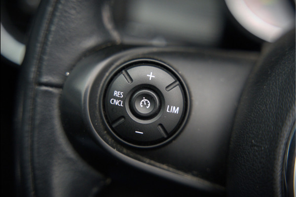 MINI Cabrio 1.5 Cooper Chili | Stoelverwarming | Cruise Control | Navigatie | Parkeersensoren | Keyless | Climate Control | Black Pack | Dealer Onderhouden |