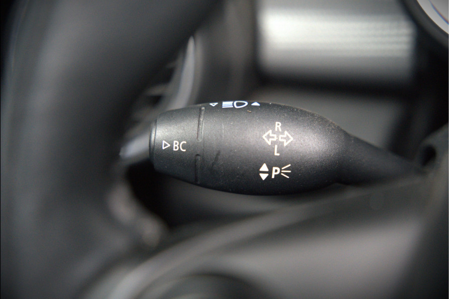 MINI Cabrio 1.5 Cooper Chili | Stoelverwarming | Cruise Control | Navigatie | Parkeersensoren | Keyless | Climate Control | Black Pack | Dealer Onderhouden |