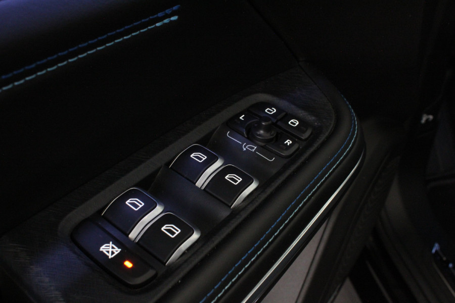 Lynk & Co 01 1.5 > 262pk/Camera/Infinity/Pano.schuif/Memory/Zwart...