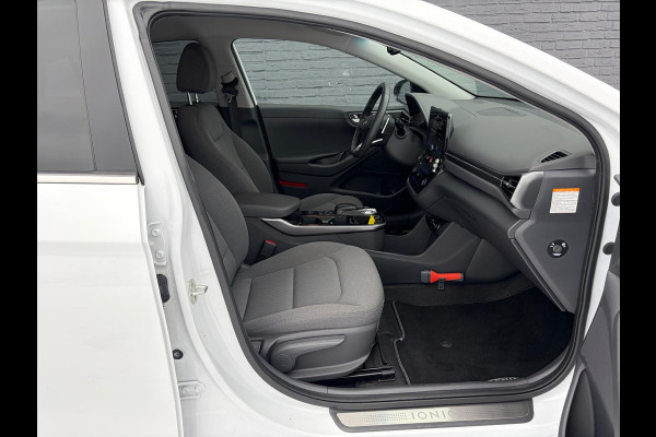 Hyundai IONIQ Comfort EV 40kWh SOH 99.7% !! NWE MODEL Warmtepomp Navi Ecc Camera Adap.Cruise Stoelverwarming Pdc Apple Carplay/Android Auto Lane Assist Isofix Keyless Led I-key Regensensor Rijstrooksensor Origineel Nederlandse Auto