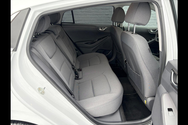 Hyundai IONIQ Comfort EV 40kWh SOH 99.7% !! NWE MODEL Warmtepomp Navi Ecc Camera Adap.Cruise Stoelverwarming Pdc Apple Carplay/Android Auto Lane Assist Isofix Keyless Led I-key Regensensor Rijstrooksensor Origineel Nederlandse Auto