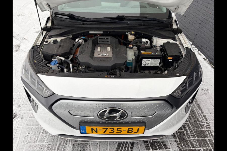 Hyundai IONIQ Comfort EV 40kWh SOH 99.7% !! NWE MODEL Warmtepomp Navi Ecc Camera Adap.Cruise Stoelverwarming Pdc Apple Carplay/Android Auto Lane Assist Isofix Keyless Led I-key Regensensor Rijstrooksensor Origineel Nederlandse Auto