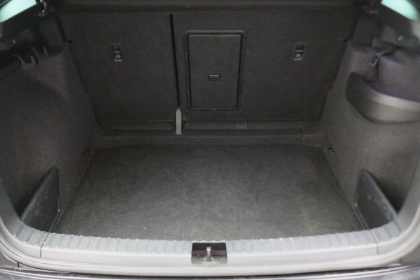 Škoda Karoq 1.5 TSI ACT Sportline Business Navi, Apple Carplay, Camera, Trekhaak, Climate, Sporstoelen
