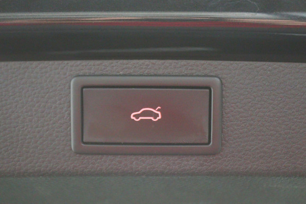 Škoda Karoq 1.5 TSI ACT Sportline Business Navi, Apple Carplay, Camera, Trekhaak, Climate, Sporstoelen