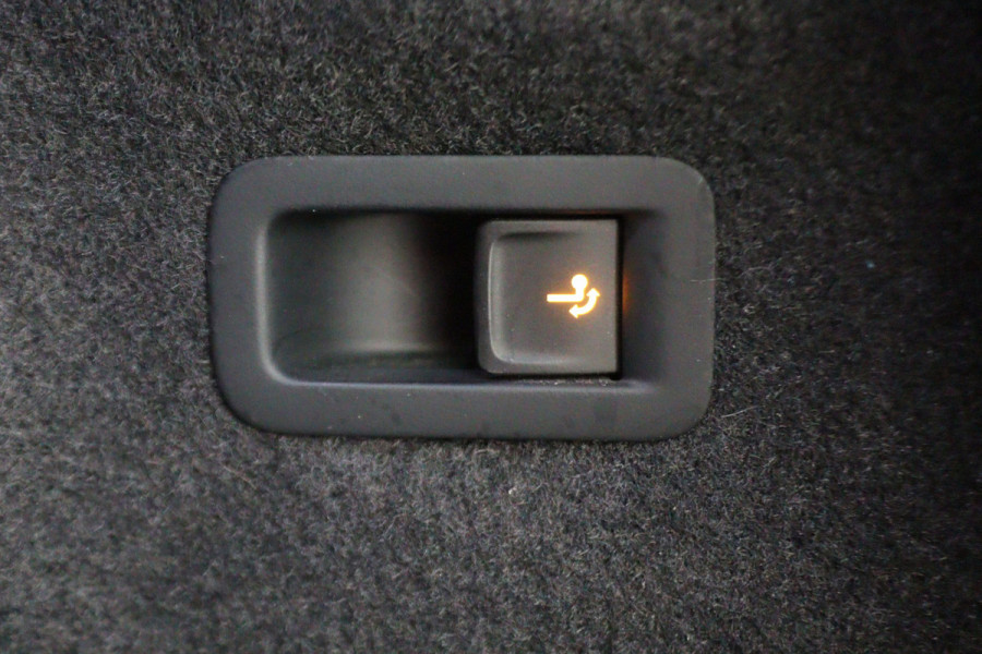 Škoda Karoq 1.5 TSI ACT Sportline Business Navi, Apple Carplay, Camera, Trekhaak, Climate, Sporstoelen