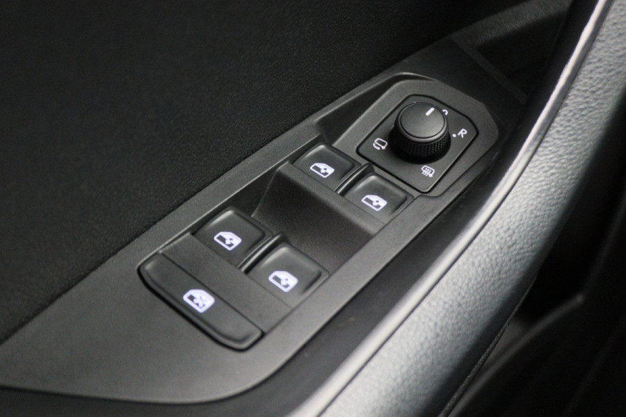 Škoda Karoq 1.5 TSI ACT Sportline Business Navi, Apple Carplay, Camera, Trekhaak, Climate, Sporstoelen