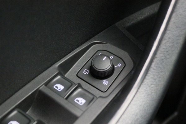 Škoda Karoq 1.5 TSI ACT Sportline Business Navi, Apple Carplay, Camera, Trekhaak, Climate, Sporstoelen