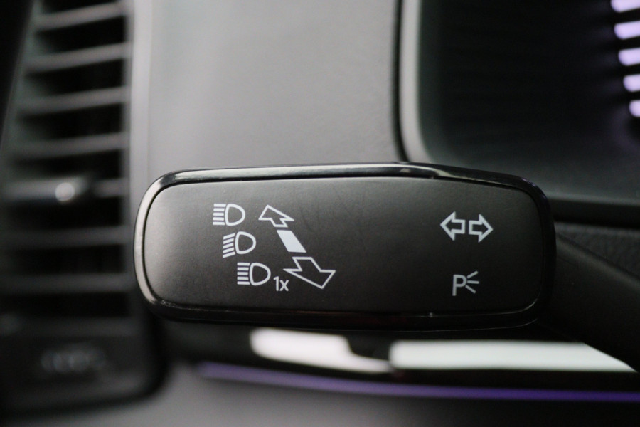 Škoda Karoq 1.5 TSI ACT Sportline Business Navi, Apple Carplay, Camera, Trekhaak, Climate, Sporstoelen