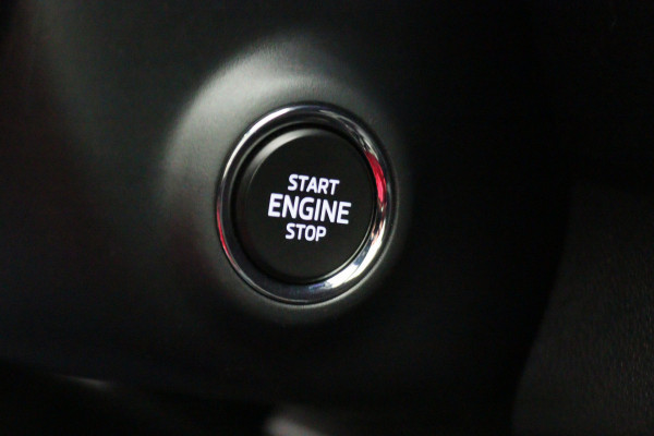 Škoda Karoq 1.5 TSI ACT Sportline Business Navi, Apple Carplay, Camera, Trekhaak, Climate, Sporstoelen