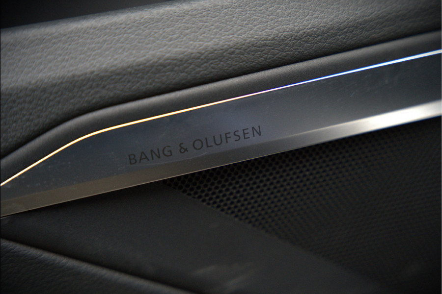 Audi e-tron e-tron 55 quattro advanced Pro Line S 95 kWh | Panoramadak | Bang & Olufsen | Stoelverwarming | Head-Up Display | 360 Camera | Matrix LED | Luchtvering | Memory Seat | Keyless | Elektrisch Verstelbare Stoelen | B&O