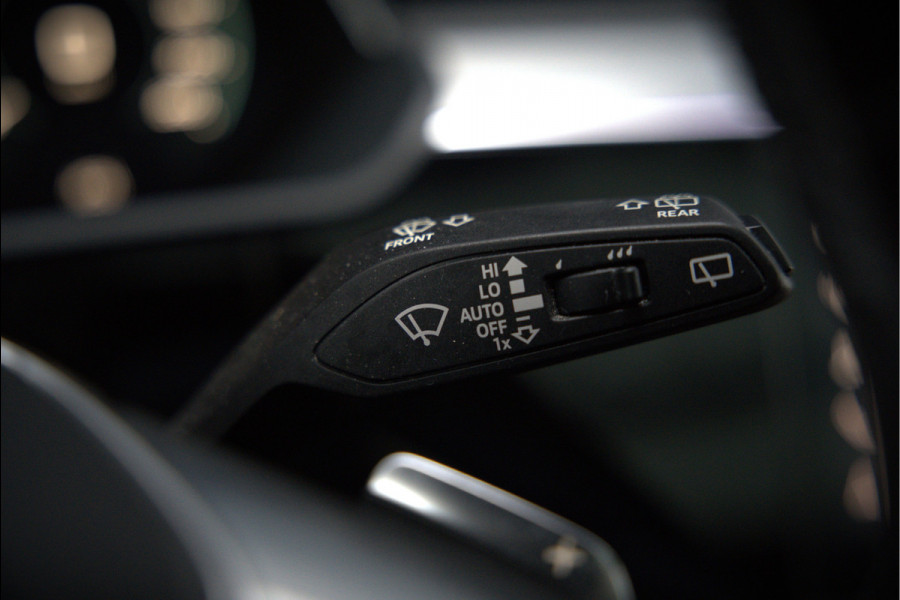 Audi e-tron e-tron 55 quattro advanced Pro Line S 95 kWh | Panoramadak | Bang & Olufsen | Stoelverwarming | Head-Up Display | 360 Camera | Matrix LED | Luchtvering | Memory Seat | Keyless | Elektrisch Verstelbare Stoelen | B&O