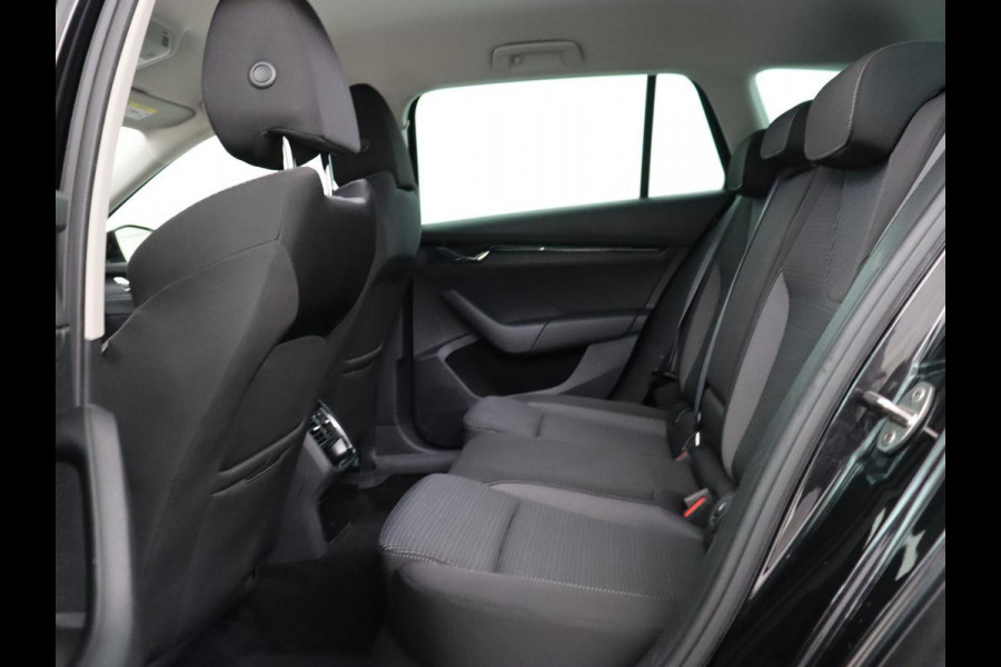 Škoda Octavia 1.0 TSI Business Edition | Trekhaak | Carplay | Sfeerverlichting | Stoelverwarming | Full LED | Parkeerhulp | Digital Cockpit | DAB | Cruise control | Climate control