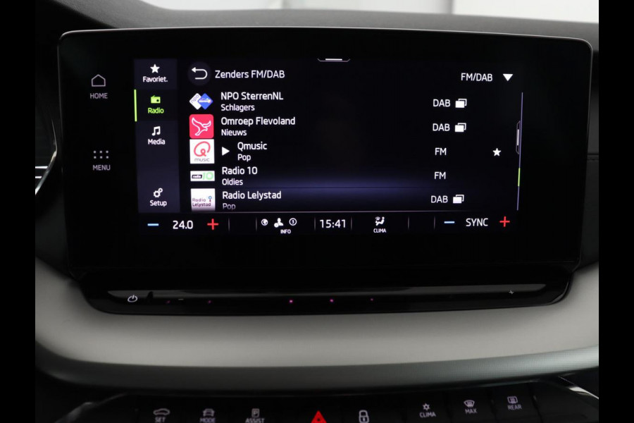 Škoda Octavia 1.0 TSI Business Edition | Trekhaak | Carplay | Sfeerverlichting | Stoelverwarming | Full LED | Parkeerhulp | Digital Cockpit | DAB | Cruise control | Climate control