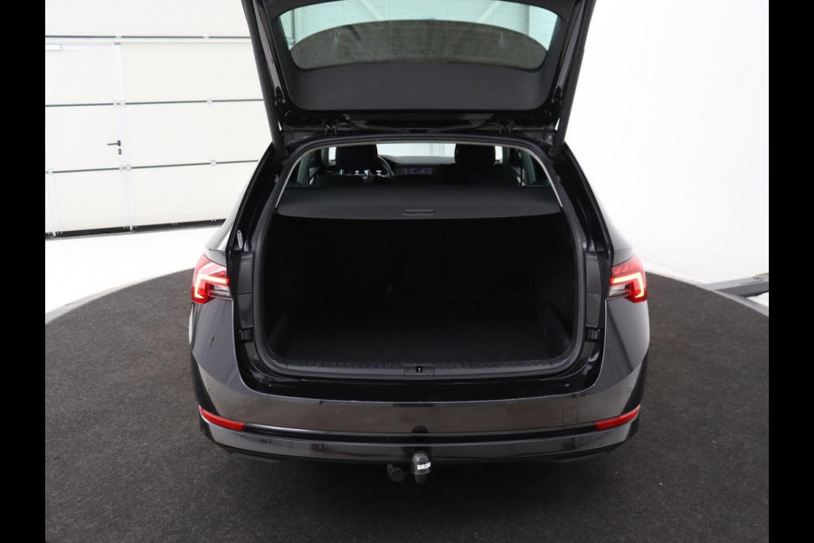 Škoda Octavia 1.0 TSI Business Edition | Trekhaak | Carplay | Sfeerverlichting | Stoelverwarming | Full LED | Parkeerhulp | Digital Cockpit | DAB | Cruise control | Climate control