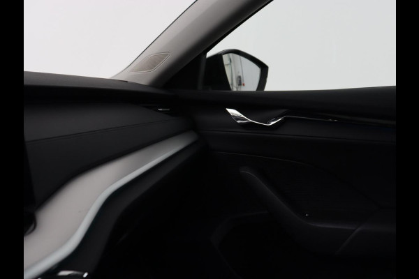 Škoda Octavia 1.0 TSI Business Edition | Trekhaak | Carplay | Sfeerverlichting | Stoelverwarming | Full LED | Parkeerhulp | Digital Cockpit | DAB | Cruise control | Climate control