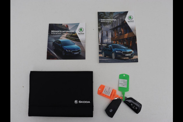 Škoda Octavia 1.0 TSI Business Edition | Trekhaak | Carplay | Sfeerverlichting | Stoelverwarming | Full LED | Parkeerhulp | Digital Cockpit | DAB | Cruise control | Climate control