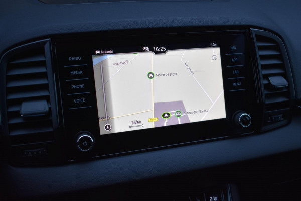 Škoda Karoq 1.5 TSI ACT Sportline | TREKHAAK | VIRTUAL | CAMERA | NAP | APPLE CARPLAY | ANDROID AUTO