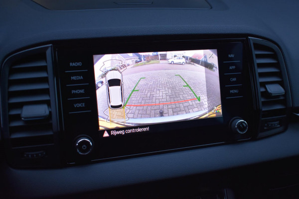 Škoda Karoq 1.5 TSI ACT Sportline | TREKHAAK | VIRTUAL | CAMERA | NAP | APPLE CARPLAY | ANDROID AUTO