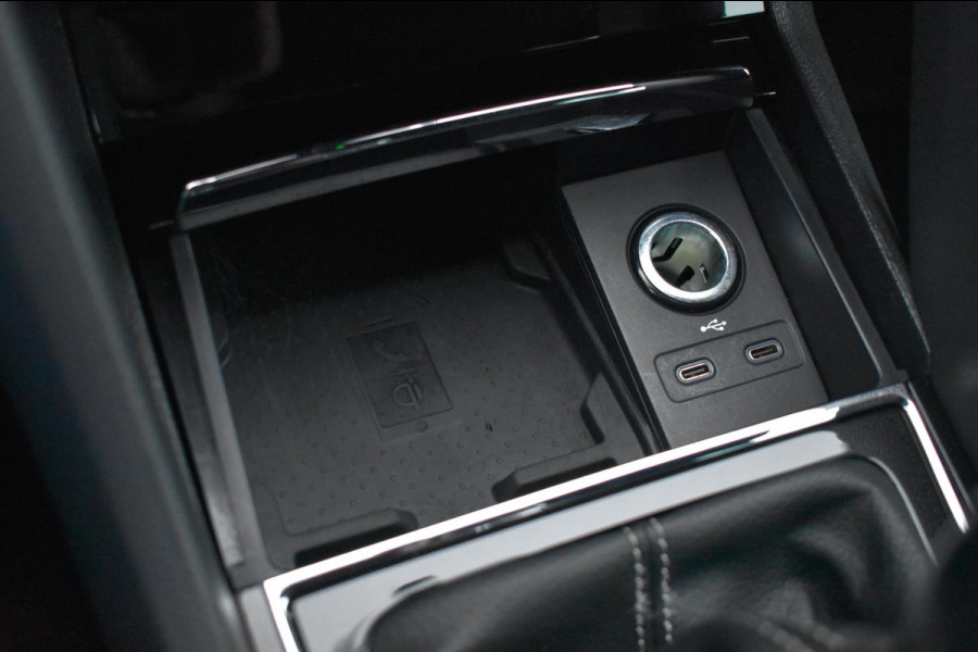 Škoda Karoq 1.5 TSI ACT Sportline | TREKHAAK | VIRTUAL | CAMERA | NAP | APPLE CARPLAY | ANDROID AUTO