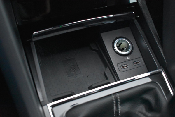 Škoda Karoq 1.5 TSI ACT Sportline | TREKHAAK | VIRTUAL | CAMERA | NAP | APPLE CARPLAY | ANDROID AUTO