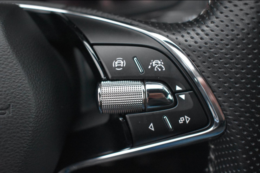 Škoda Karoq 1.5 TSI ACT Sportline | TREKHAAK | VIRTUAL | CAMERA | NAP | APPLE CARPLAY | ANDROID AUTO