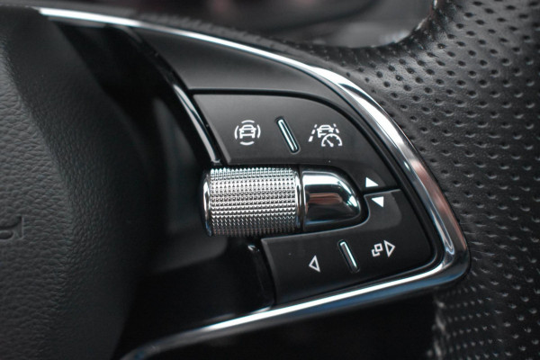 Škoda Karoq 1.5 TSI ACT Sportline | TREKHAAK | VIRTUAL | CAMERA | NAP | APPLE CARPLAY | ANDROID AUTO