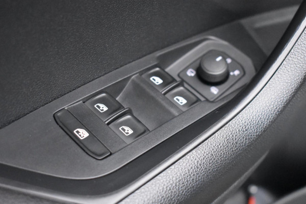 Škoda Karoq 1.5 TSI ACT Sportline | TREKHAAK | VIRTUAL | CAMERA | NAP | APPLE CARPLAY | ANDROID AUTO