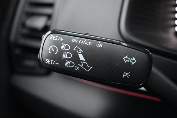 Škoda Karoq 1.5 TSI ACT Sportline | TREKHAAK | VIRTUAL | CAMERA | NAP | APPLE CARPLAY | ANDROID AUTO