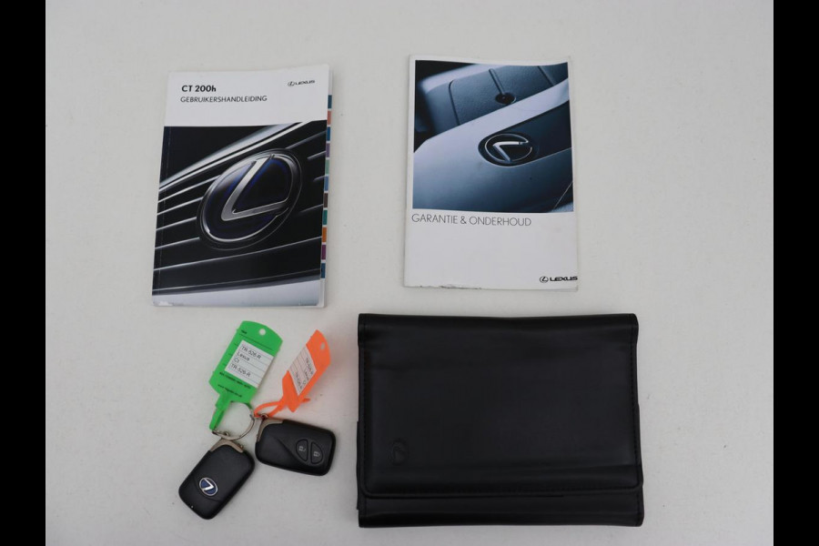 Lexus CT 200h Business Line | Alcantara | Camera | Navigatie | Full LED | Cruise control | Climate control