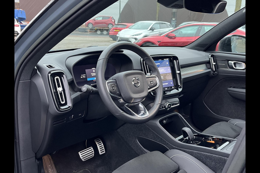 Volvo XC40 Recharge Pro | SOH 93% | PANORAMADAK | 360 CAMERA | ELEKTRISCHE STOELEN | STOEL- & STUURVERWARMING | ELEKTRISCHE TREKHAAK | HARMAN KARDON AUDIO | VOLVO DEALER ONDERHOUDEN | FULL OPTION | 1E EIGENAAR