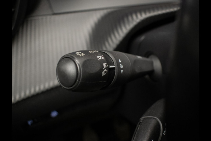 Peugeot 208 1.2 PureTech Allure Sport (APPLE CARPLAY,NAVI,CRUISE,PDC,LED,DAB,SPORTSTOELEN,LM VELGEN,NETTE STAAT)