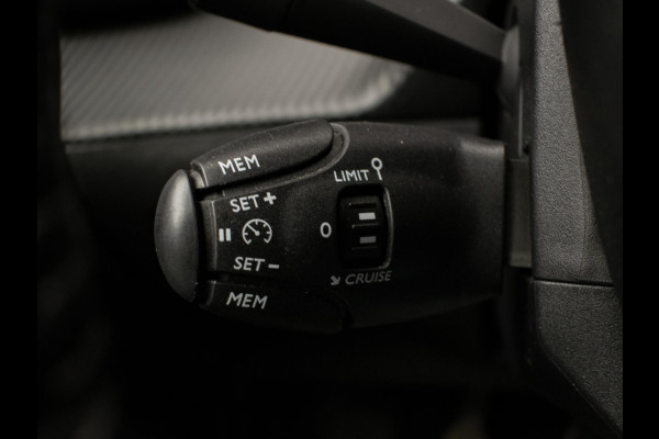 Peugeot 208 1.2 PureTech Allure Sport (APPLE CARPLAY,NAVI,CRUISE,PDC,LED,DAB,SPORTSTOELEN,LM VELGEN,NETTE STAAT)