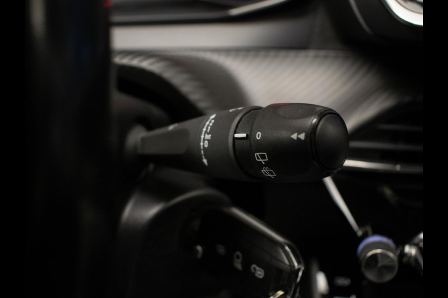 Peugeot 208 1.2 PureTech Allure Sport (APPLE CARPLAY,NAVI,CRUISE,PDC,LED,DAB,SPORTSTOELEN,LM VELGEN,NETTE STAAT)