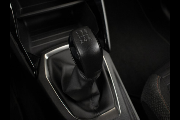 Peugeot 208 1.2 PureTech Allure Sport (APPLE CARPLAY,NAVI,CRUISE,PDC,LED,DAB,SPORTSTOELEN,LM VELGEN,NETTE STAAT)