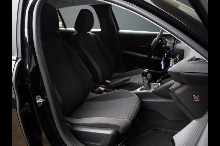 Peugeot 208 1.2 PureTech Allure Sport (APPLE CARPLAY,NAVI,CRUISE,PDC,LED,DAB,SPORTSTOELEN,LM VELGEN,NETTE STAAT)