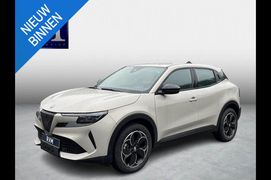 Alfa Romeo junior Elettrica 54 kWh 15.000KM!! | FABRIEKSGARANTIE | APPLE CARPLAY| ANDROID AUTO| UNIEKE KLEUR! | ADAPTIVE CRUISE CONTROL|